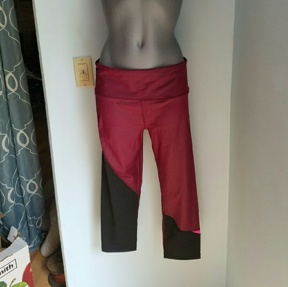 Victorias Secret VSX Asymmetrical Crop Leggings - Picture 1 of 3