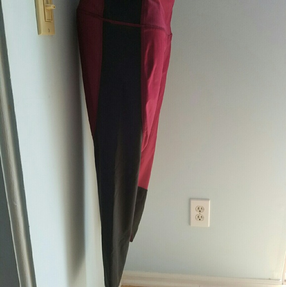 Victorias Secret VSX Asymmetrical Crop Leggings - Picture 2 of 3