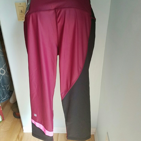 Victorias Secret VSX Asymmetrical Crop Leggings - Picture 3 of 3