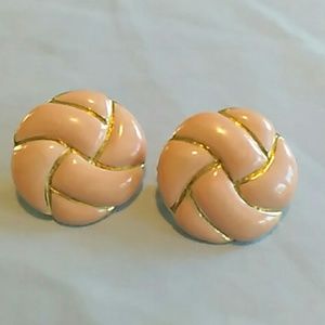 ⭐ Vintage Trifari Earrings