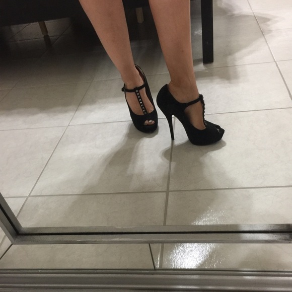 Steve Madden black suede shoes