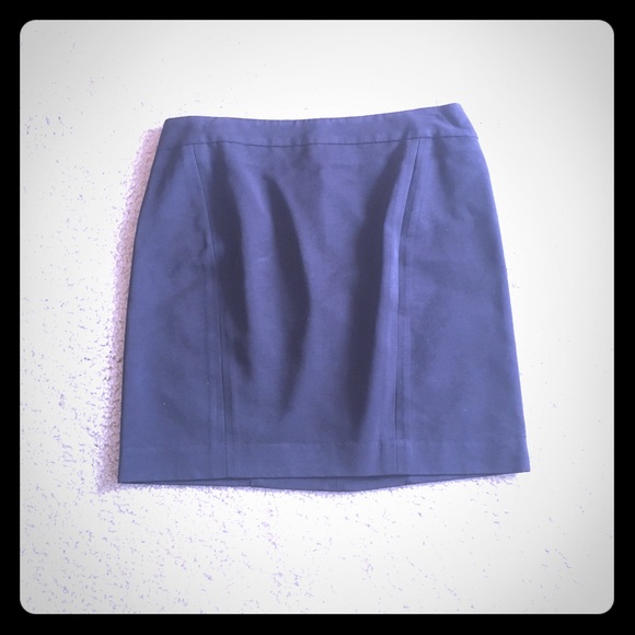 Never worn size 4 black pencil skirt