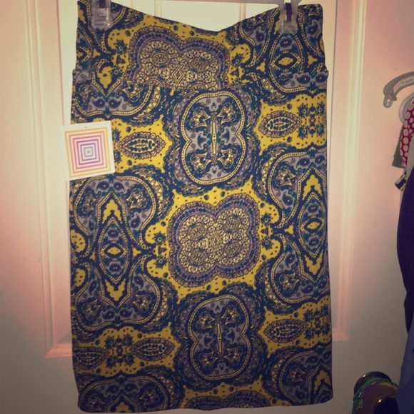 Lularoe Cassie Skirt size medium!