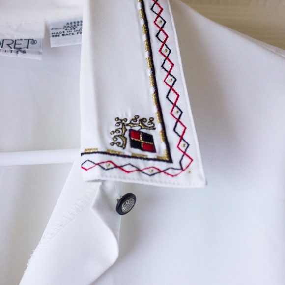 White blouse - Picture 1 of 3