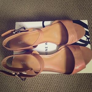Nine West Sandals. Block heel, natural leather. 11
