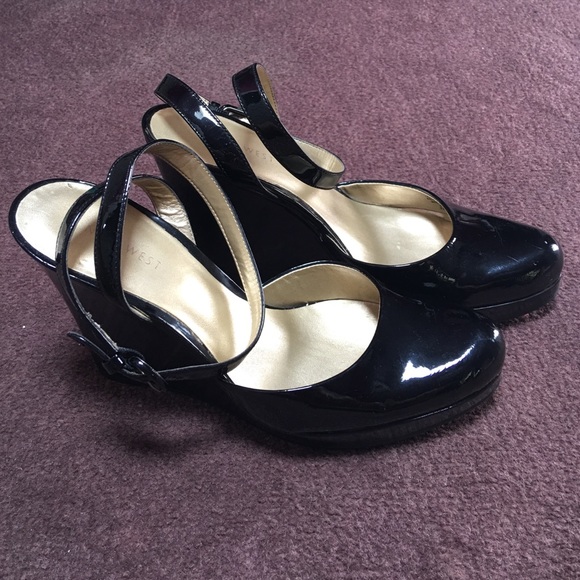 Shiny black Nine West wedges ◾️