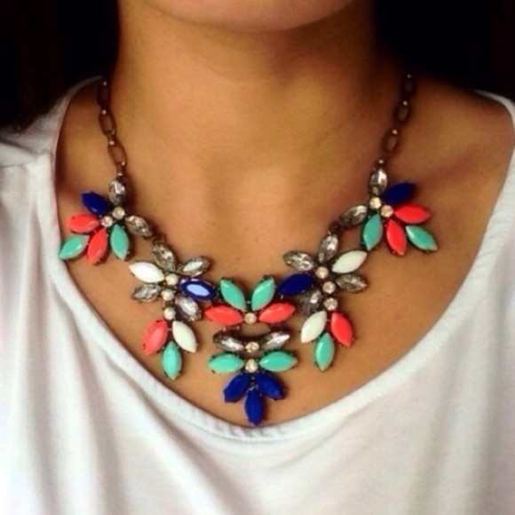 ❤️RESTOCK❤️ Coral Mint Floral Statement Necklace - Picture 2 of 3