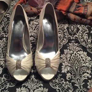 David's Bridal bridal pumps