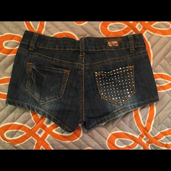 ๐Shorts - Picture 2 of 4