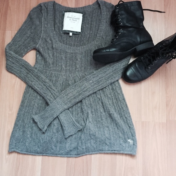 Abercrombie and Fitch Gray Knit Sweater size large