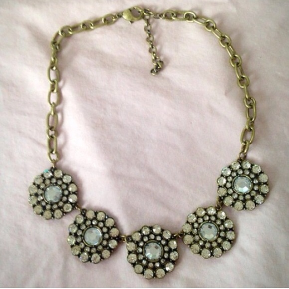 ❤️IN❤️Circle Floral Crystal Statement Necklace - Picture 2 of 4