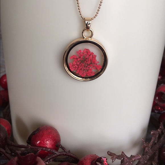 ✨NEW✨Red Orange Pressed Flower Glass Necklace - Picture 2 of 3