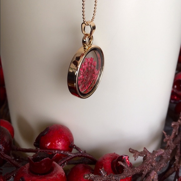 ✨NEW✨Red Orange Pressed Flower Glass Necklace - Picture 3 of 3