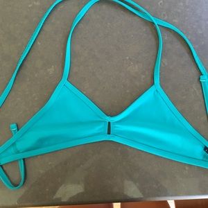 Ocean colored jolyn vent top!