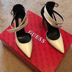 Pointy Guess shoes. Final price!