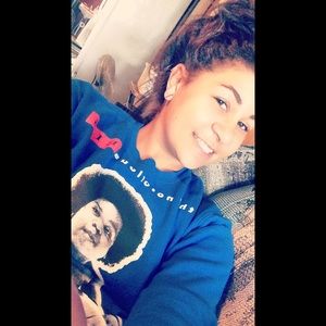 Meet your Posher, Monica