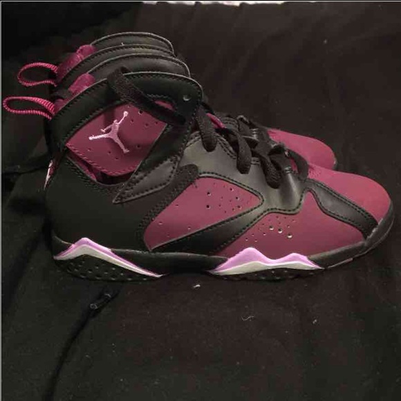 Girls Air Jordan 7s - Picture 1 of 3