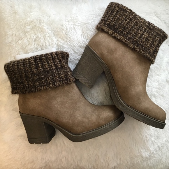 Move Out Sale!! DL Rise N Shine Sweater Cuff Boots