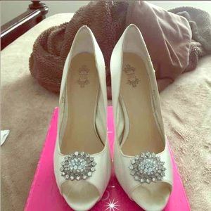 Shoe dazzle brand "romantic" heels
