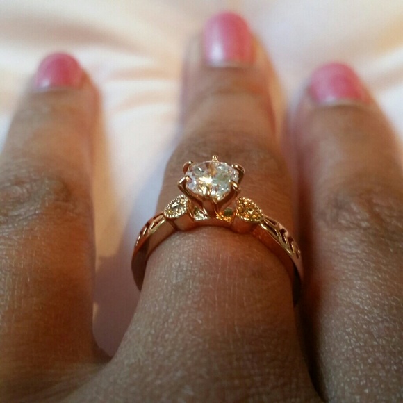 Gold 1ct CZ diamond with two small heart diamonds