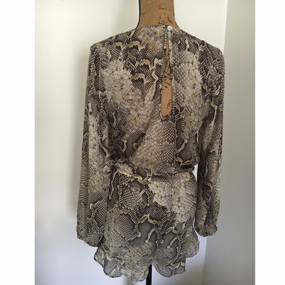 ✨2HR Sale✨ NWOT Show Me your Mumu Rocky Romper - Picture 2 of 4