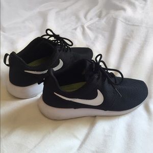 Women's Nike Roshe Size 8.5
