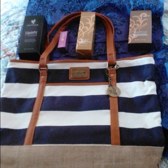 Younique kudos - Picture 1 of 1