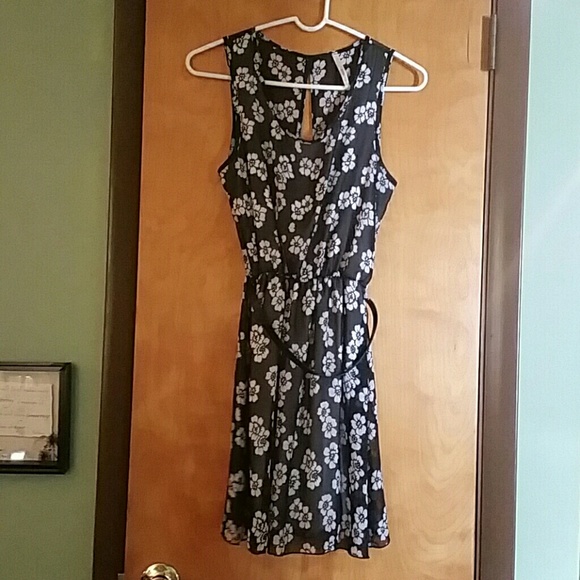 Adorable black and white dress with flowers