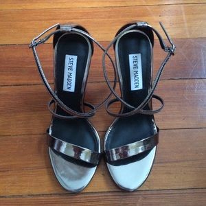 Steve Madden Feliz Metallic Sandal