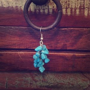 Turquoise-colored cluster drops