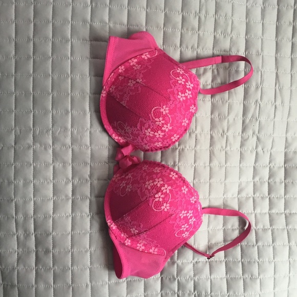 BRAND NEW GILLY HICKS BRA