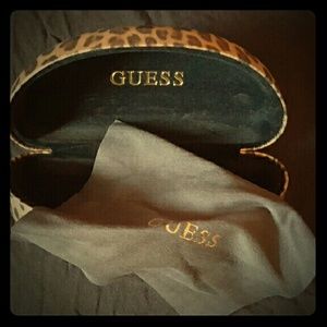 GUESS? Sunglass case