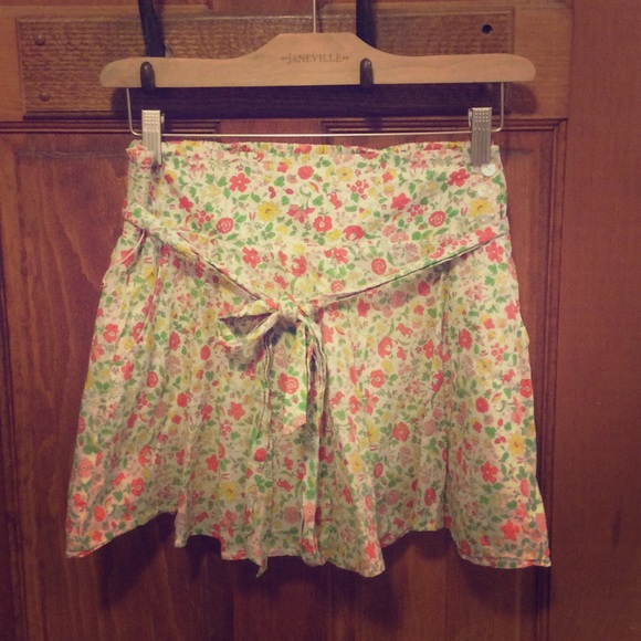 Medium American Eagle Floral Mini Skirt with Belt - Picture 1 of 2