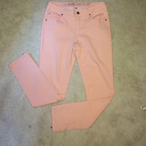 Jennifer Lopez pink kaki pants