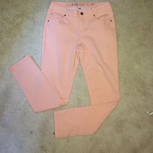 Jennifer Lopez pink kaki pants