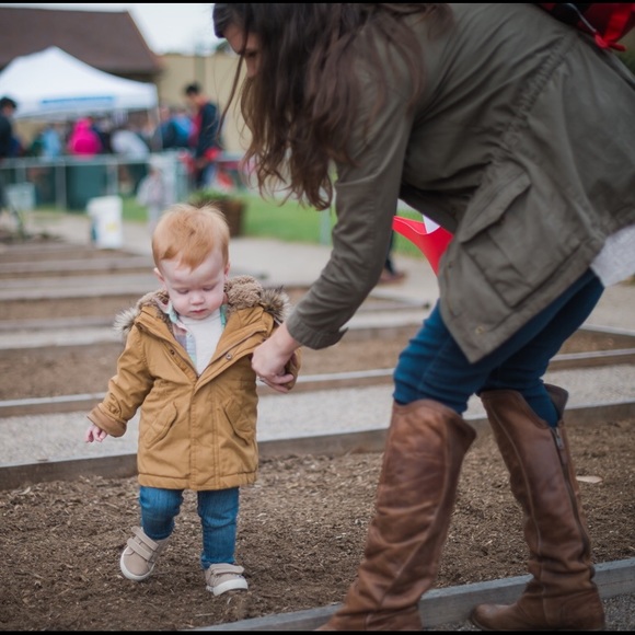 Meet your Posher, Andrea - Picture 2 of 2