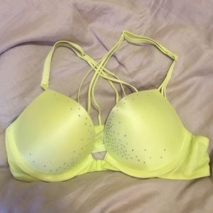 Victoria's Secret Bombshell Plunge