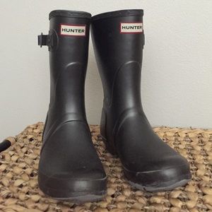 Short black matte Hunter rain boots
