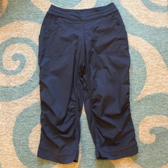 lululemon size 6 cropped gray pants