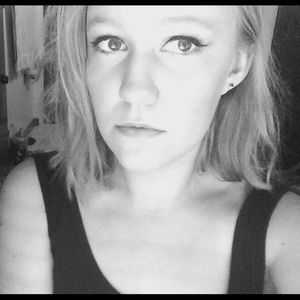 Meet your Posher, Cassandra