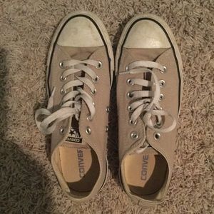 tan converse!