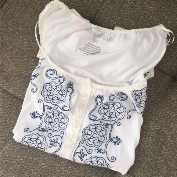 Cute white/navy Embroidered blouse!