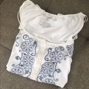 Cute white/navy Embroidered blouse!