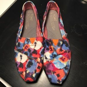 Toms