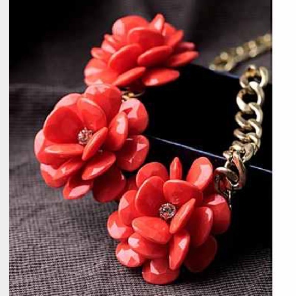❤️LAST❤️ Coral 3 Flower Crystal Statement Necklace - Picture 3 of 4