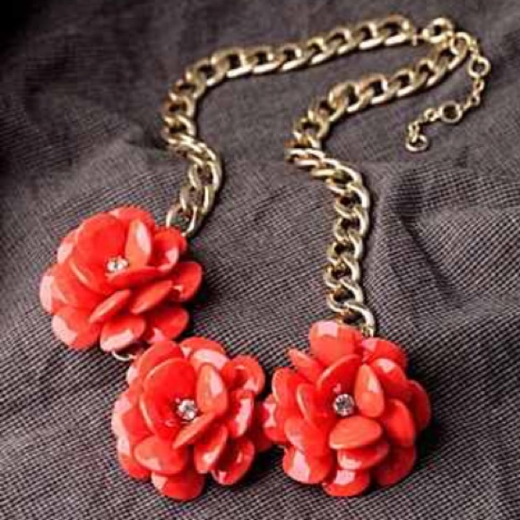 ❤️LAST❤️ Coral 3 Flower Crystal Statement Necklace - Picture 4 of 4