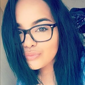 Meet your Posher, Marisa