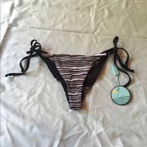 Storm Frankie's Frankie Bottom