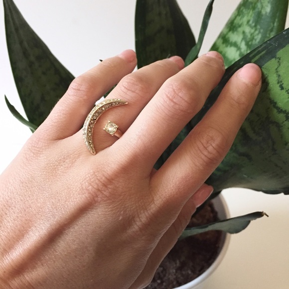 NWT || Gold Crescent Moon Rhinestone Ring - Picture 3 of 4