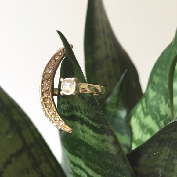 NWT || Gold Crescent Moon Rhinestone Ring - Picture 4 of 4